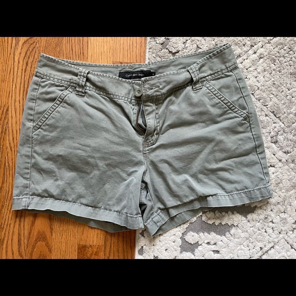Calvin Klein Khaki Shorts. Green. Size 12. 100% Cotton.